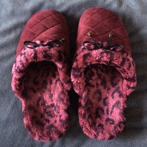 Vionic lady slippers